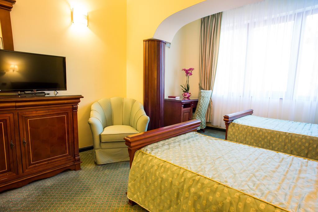 Hotel Maria Botosani Ngoại thất bức ảnh